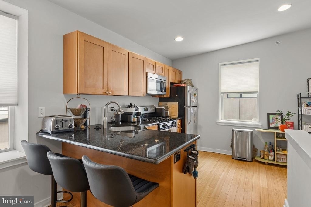 1610 Christian Street - Photo 3