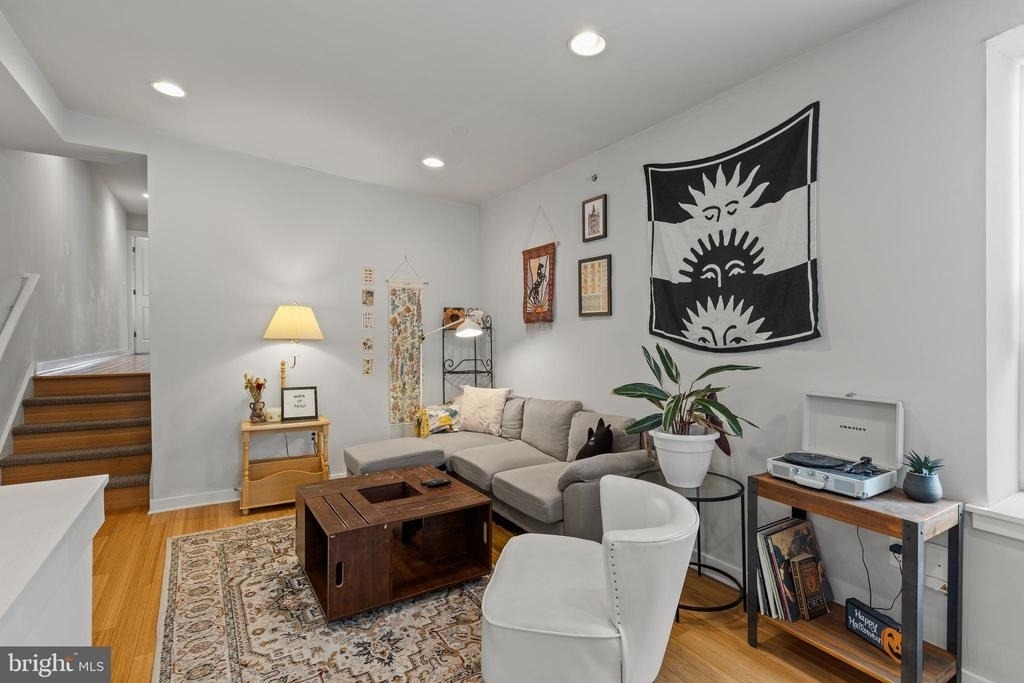 1610 Christian Street - Photo 4
