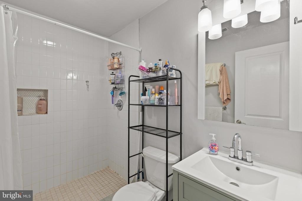 1610 Christian Street - Photo 8