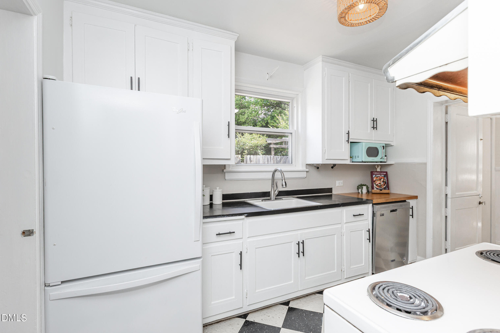 2414 Farthing Street - Photo 11
