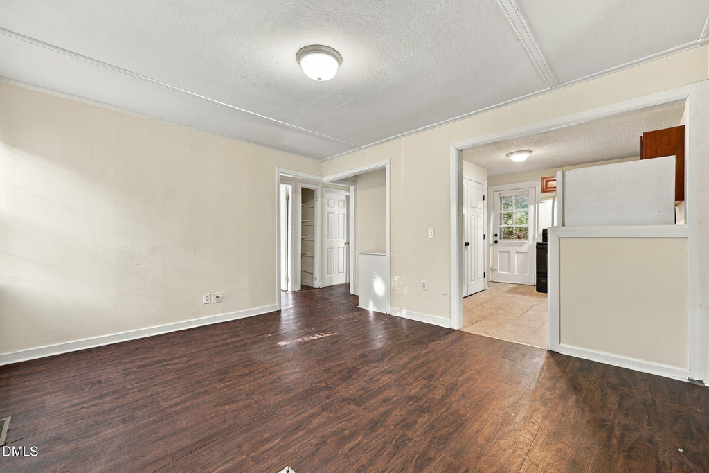 404 S Ash Street - Photo 5