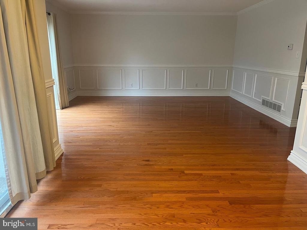 105 Montrose Avenue - Photo 5