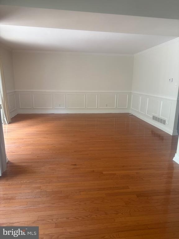 105 Montrose Avenue - Photo 18