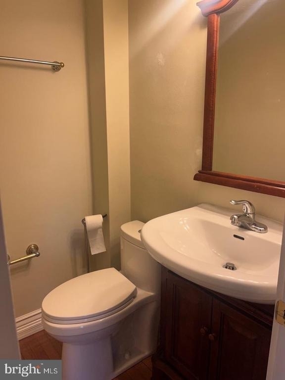 105 Montrose Avenue - Photo 8