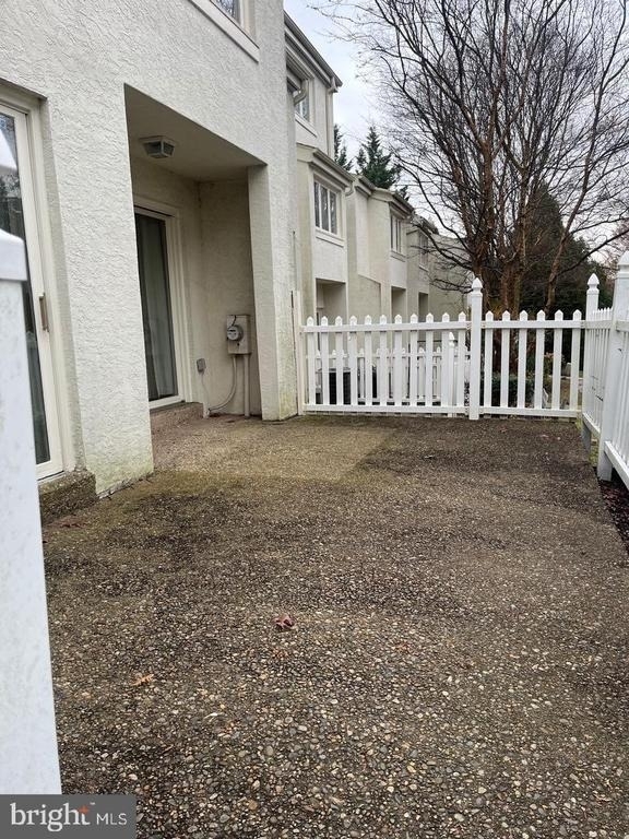 105 Montrose Avenue - Photo 20