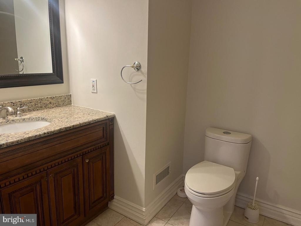 105 Montrose Avenue - Photo 15