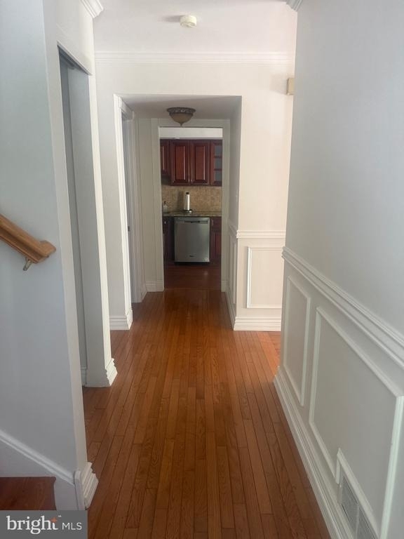 105 Montrose Avenue - Photo 16