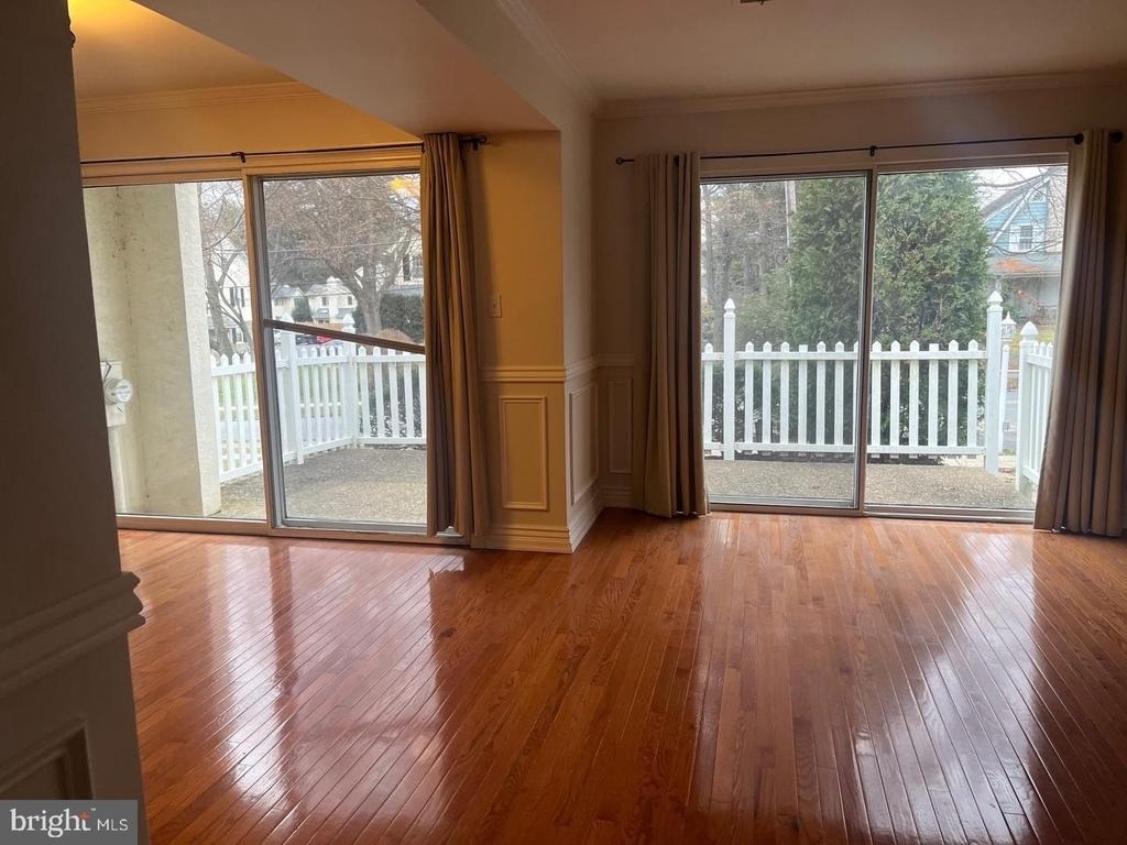 105 Montrose Avenue - Photo 4