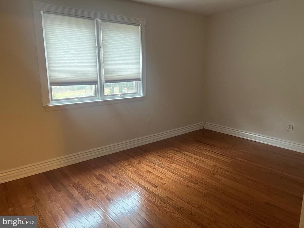 105 Montrose Avenue - Photo 13