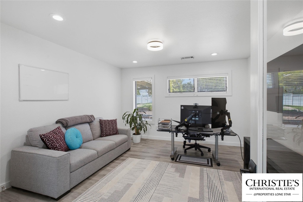 8901 Grandview Dr - Photo 26