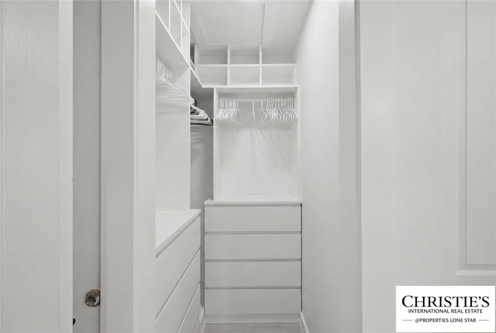 8901 Grandview Dr - Photo 21