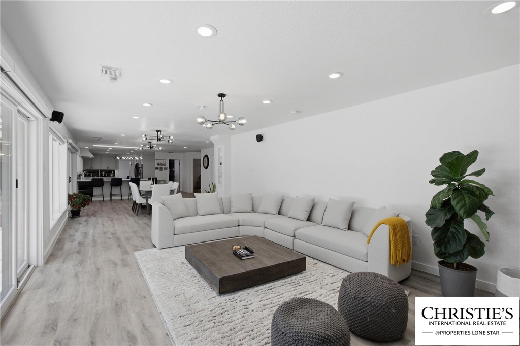 8901 Grandview Dr - Photo 17