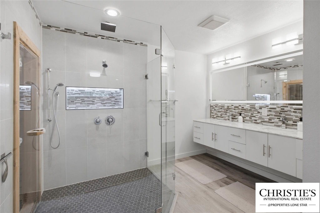 8901 Grandview Dr - Photo 23