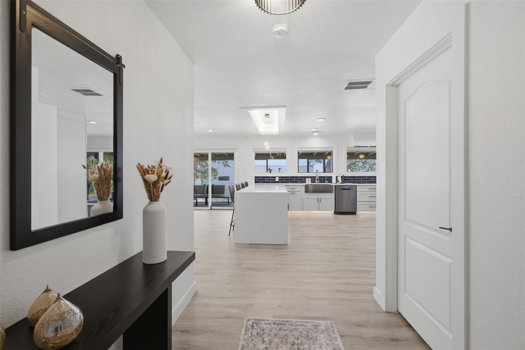 8901 Grandview Dr - Photo 4