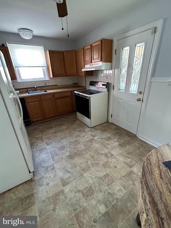 15 E Avon Road - Photo 2