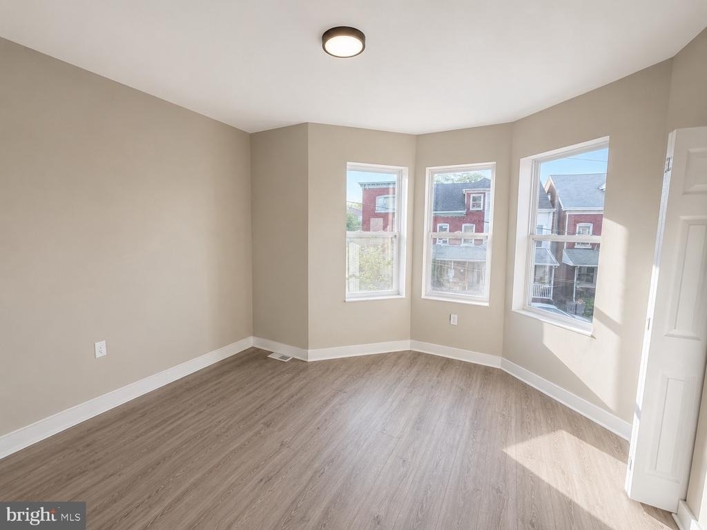 28 N Anderson Street - Photo 5
