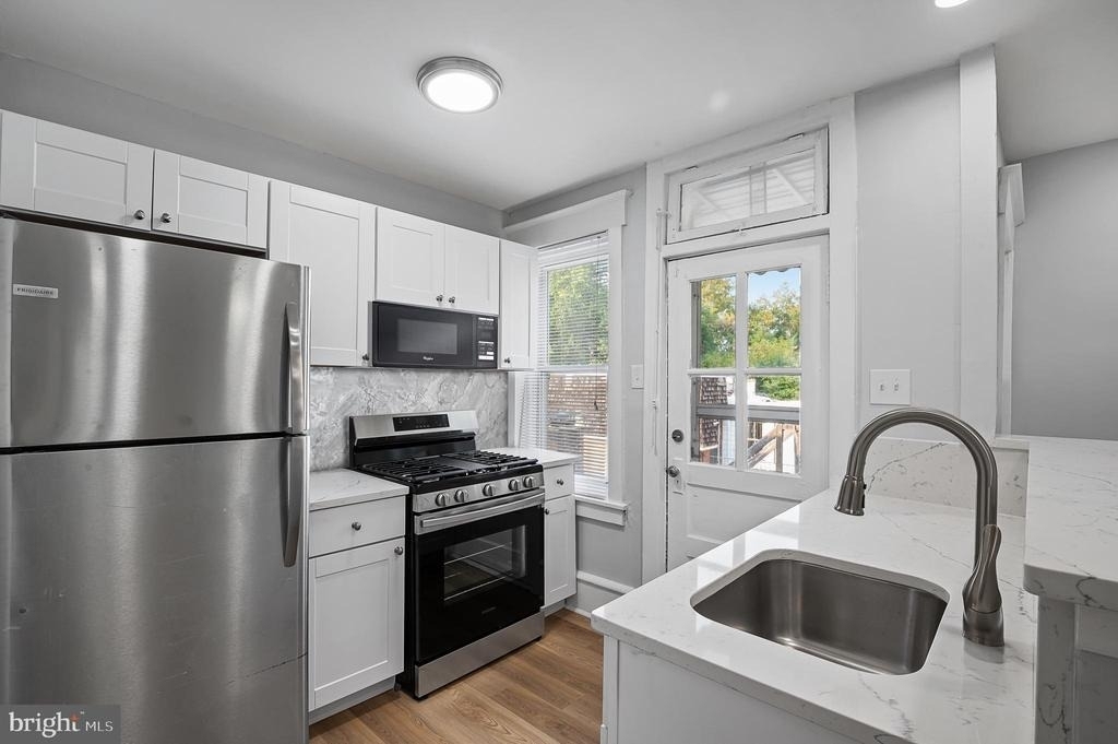 221 Kings Hwy E - Photo 0