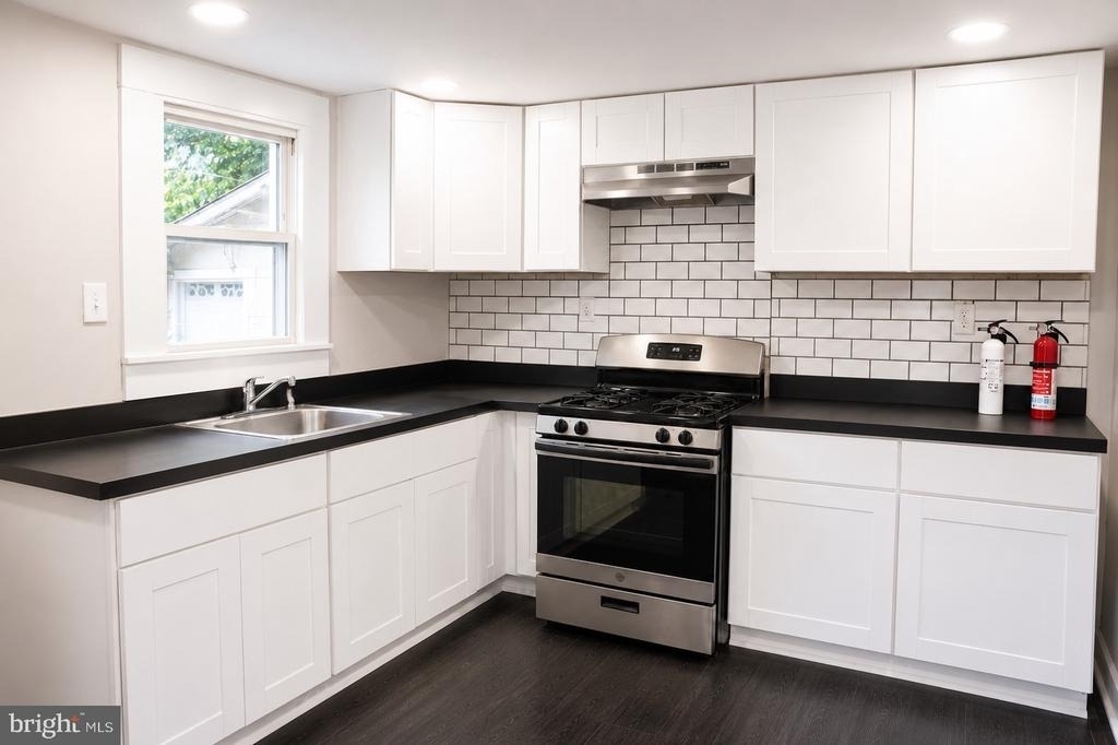28 Mount Holly Avenue - Photo 2