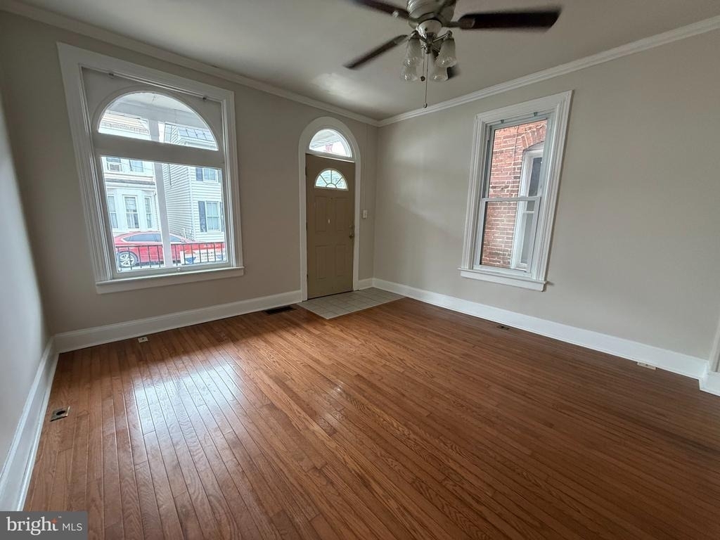 443 N Mulberry Street - Photo 2
