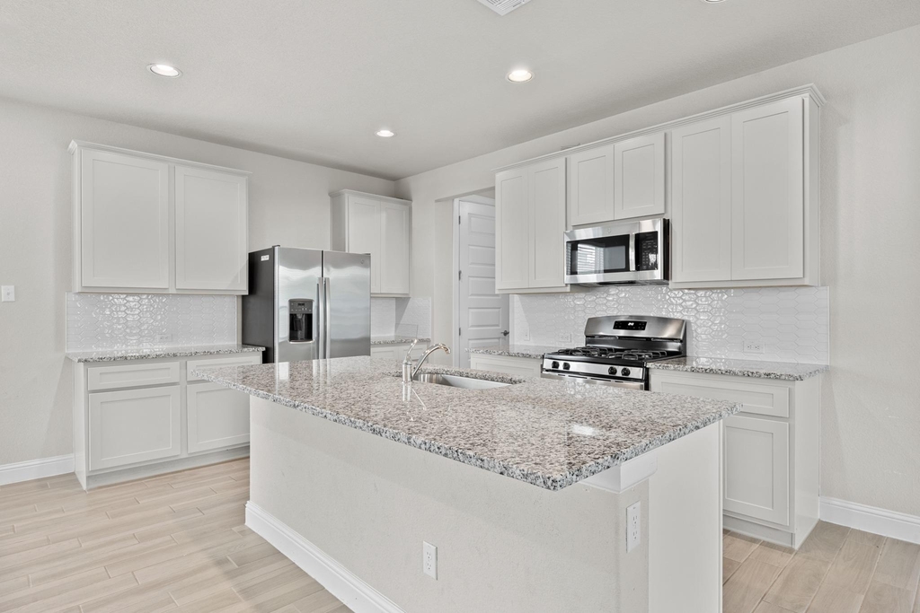 213 Graver St - Photo 2