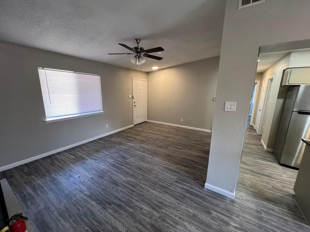 8902 Little Walnut Pkwy - Photo 5