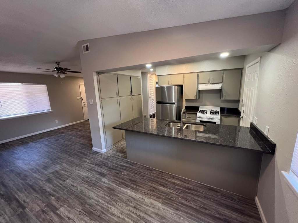 8902 Little Walnut Pkwy - Photo 7