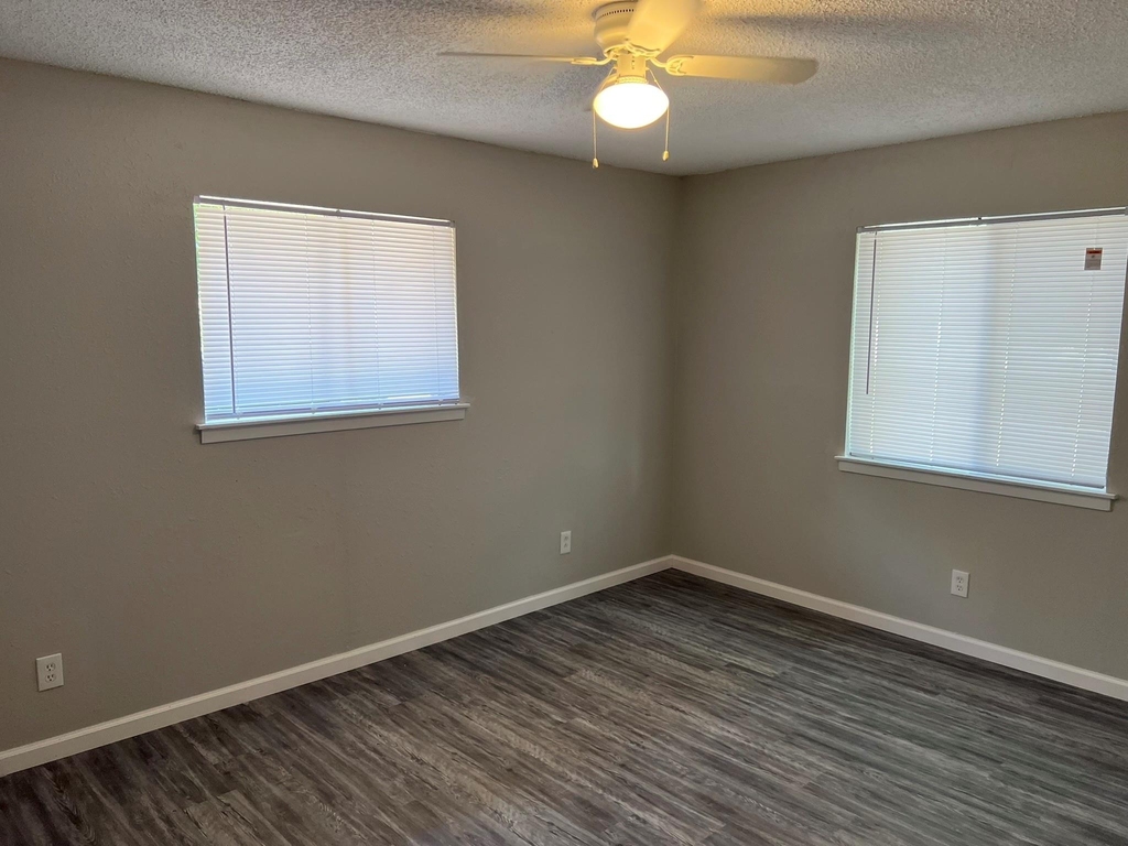 8902 Little Walnut Pkwy - Photo 11