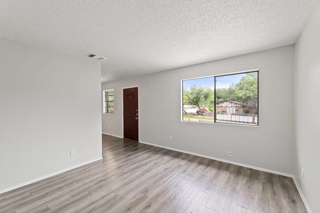3460 Willowrun Dr - Photo 4