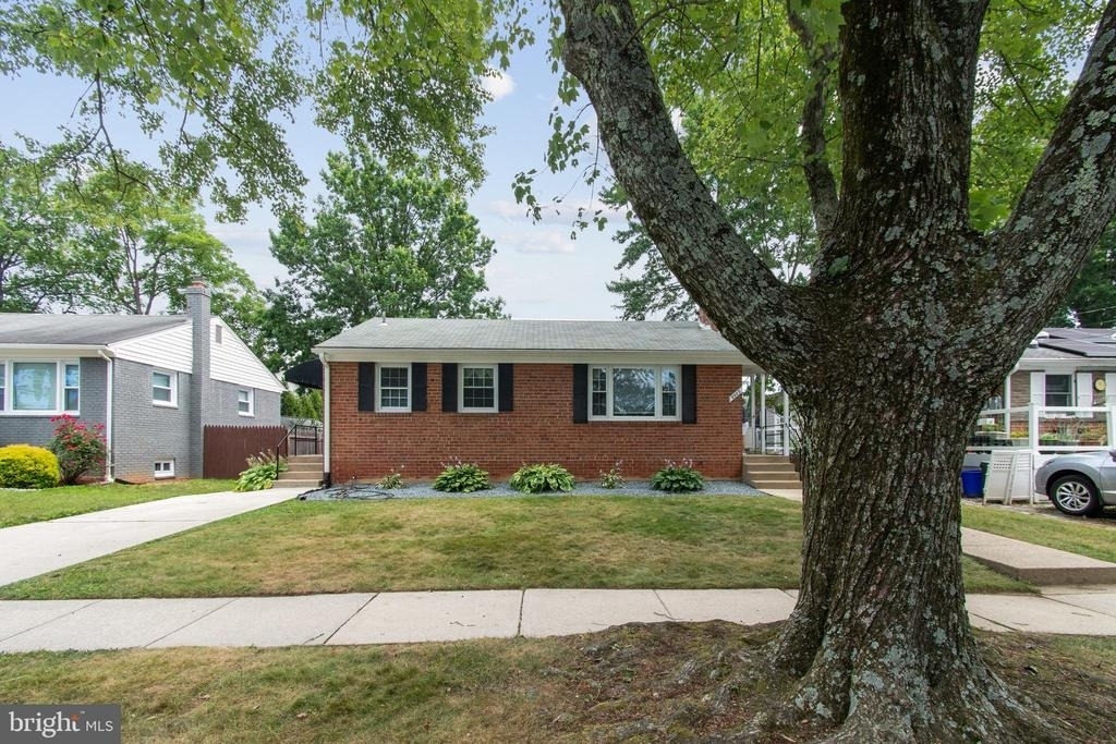 9923 Mayfield Drive - Photo 2