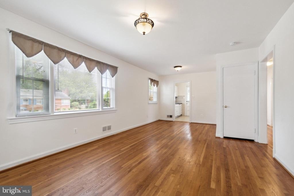 9923 Mayfield Drive - Photo 3