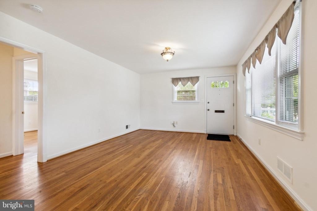 9923 Mayfield Drive - Photo 6