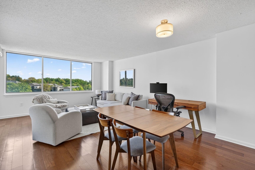 10101 Grosvenor Place - Photo 7