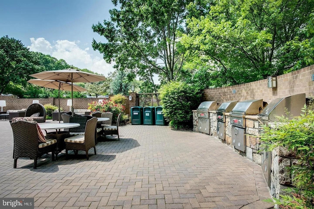 10101 Grosvenor Place - Photo 20
