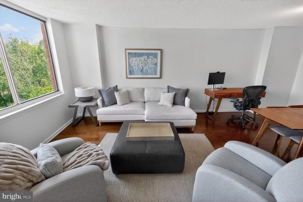 10101 Grosvenor Place - Photo 1