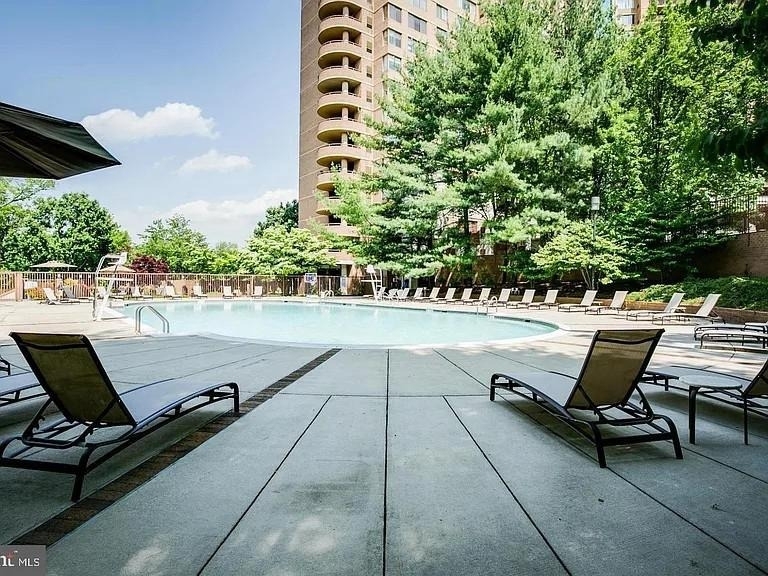 10101 Grosvenor Place - Photo 18