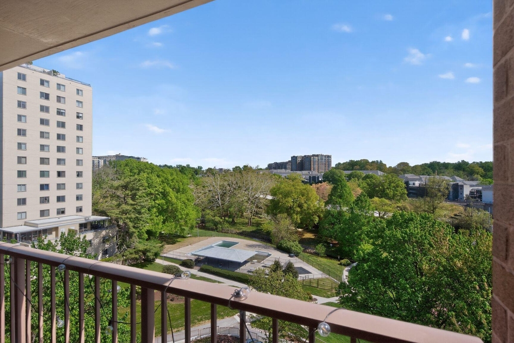 10101 Grosvenor Place - Photo 14