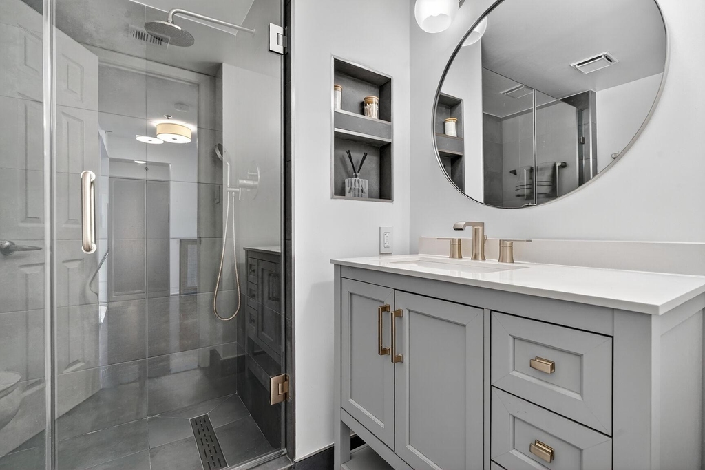10101 Grosvenor Place - Photo 9
