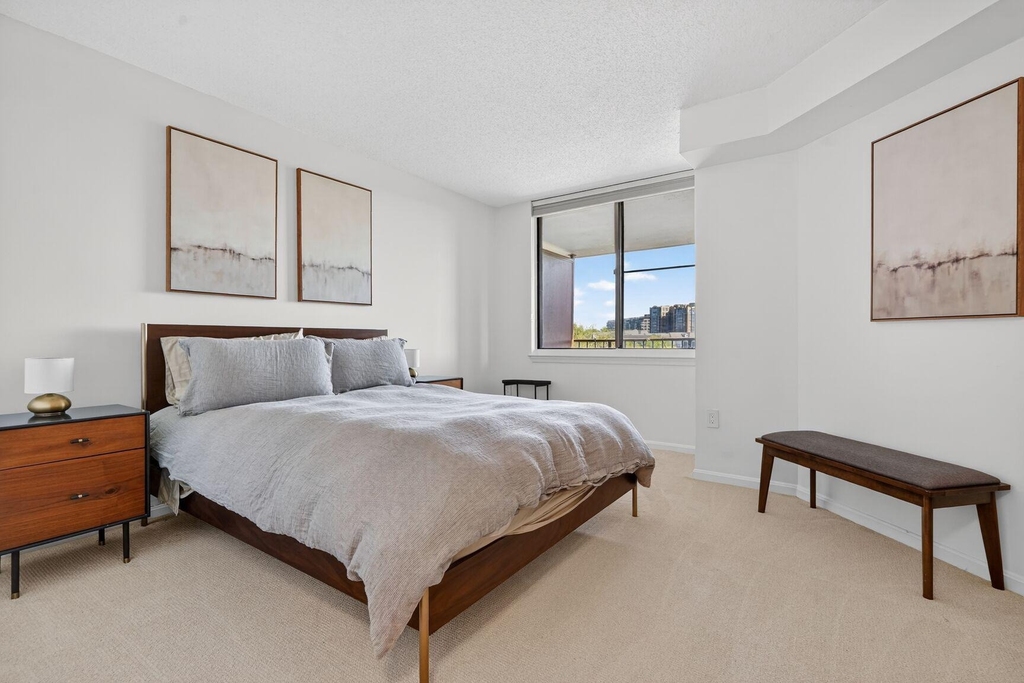 10101 Grosvenor Place - Photo 10