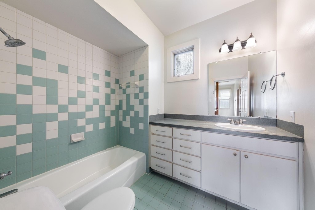 1608 E 19th St - Photo 23