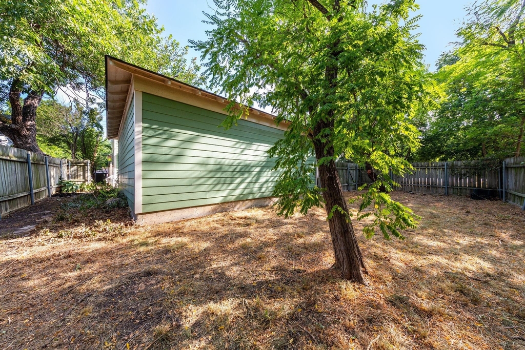 1608 E 19th St - Photo 27