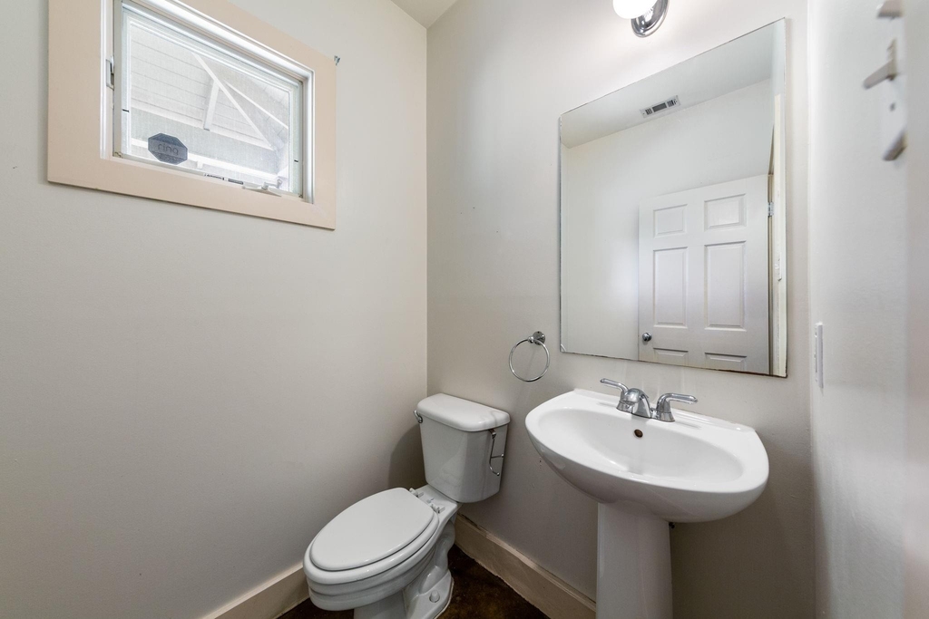 1608 E 19th St - Photo 7