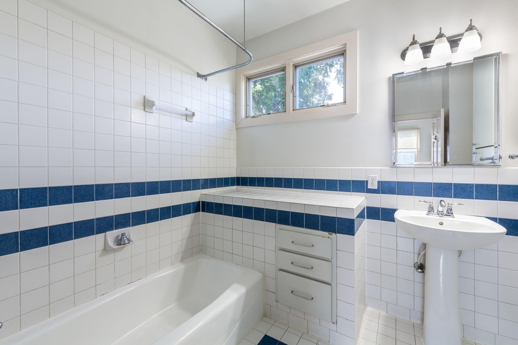 1608 E 19th St - Photo 18