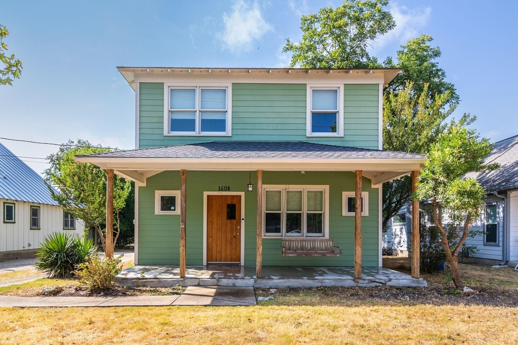 1608 E 19th St - Photo 0