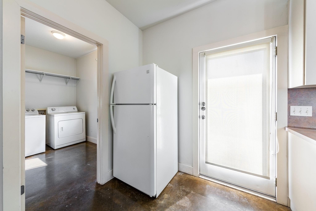 1608 E 19th St - Photo 13