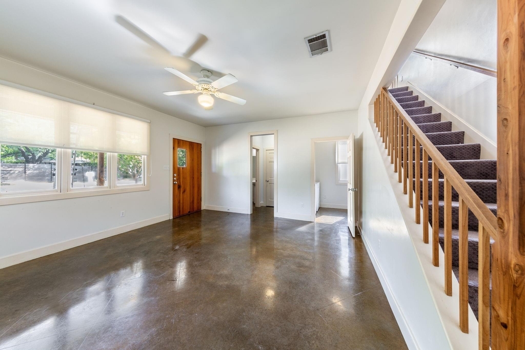 1608 E 19th St - Photo 6