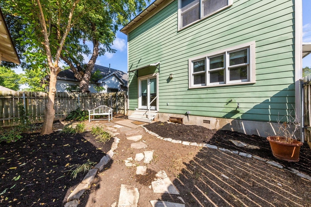 1608 E 19th St - Photo 29