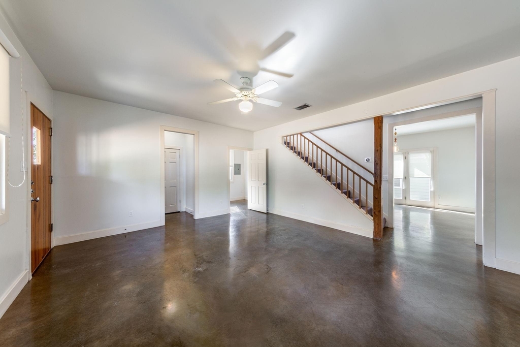 1608 E 19th St - Photo 5
