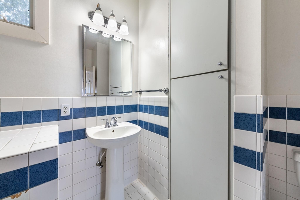 1608 E 19th St - Photo 20