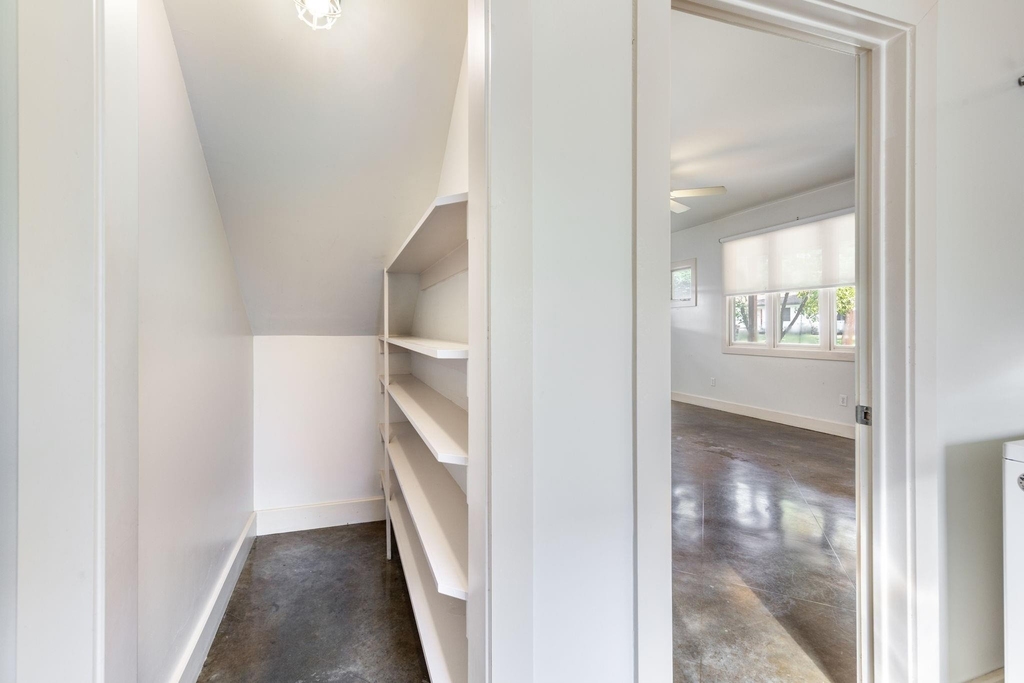 1608 E 19th St - Photo 9