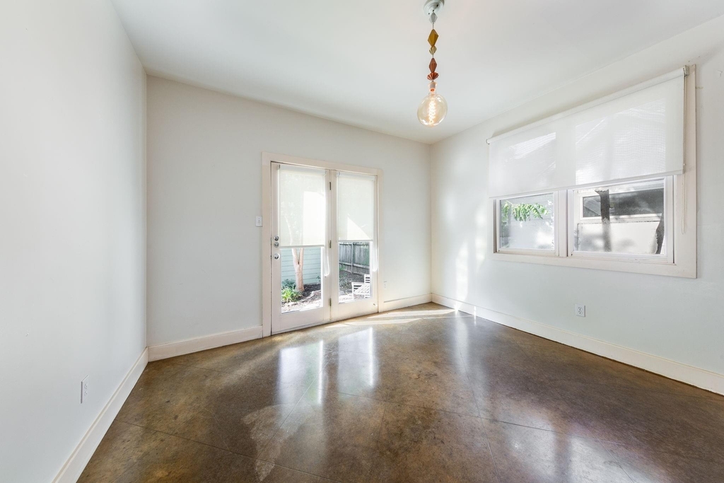1608 E 19th St - Photo 10